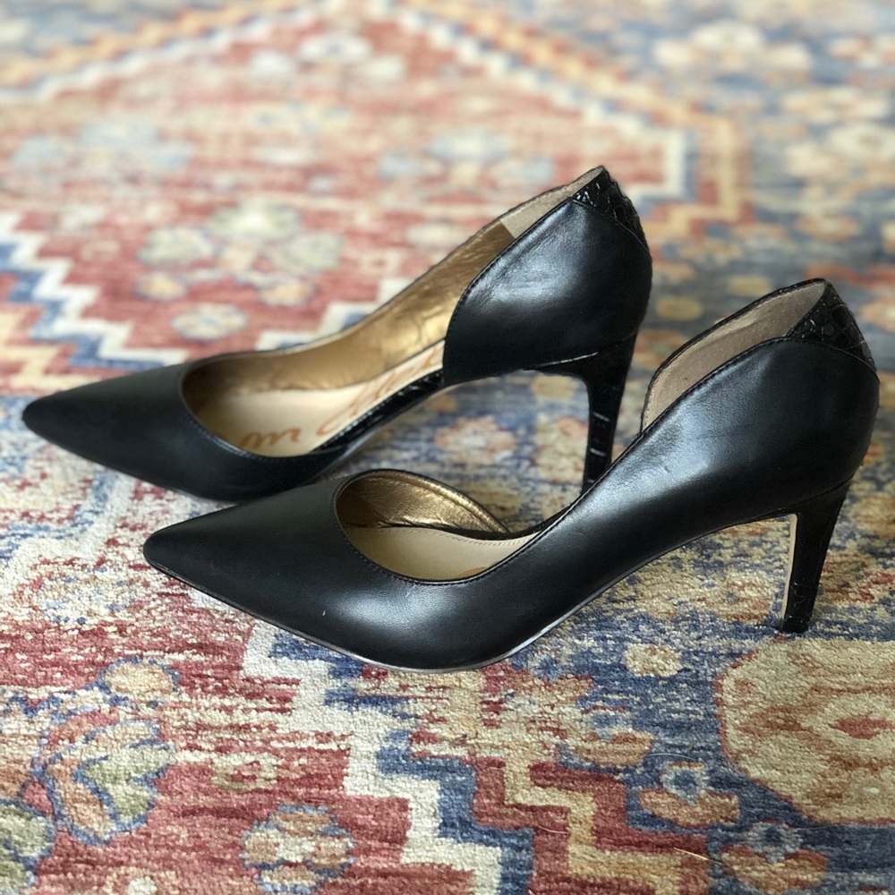 Attractive Black heels with Croc accent